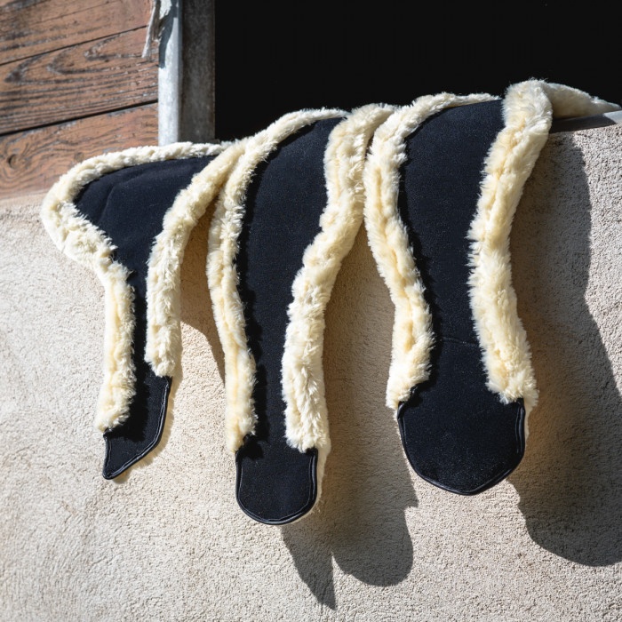 Artificial sheepskin lining for Chiberta belly guard girth